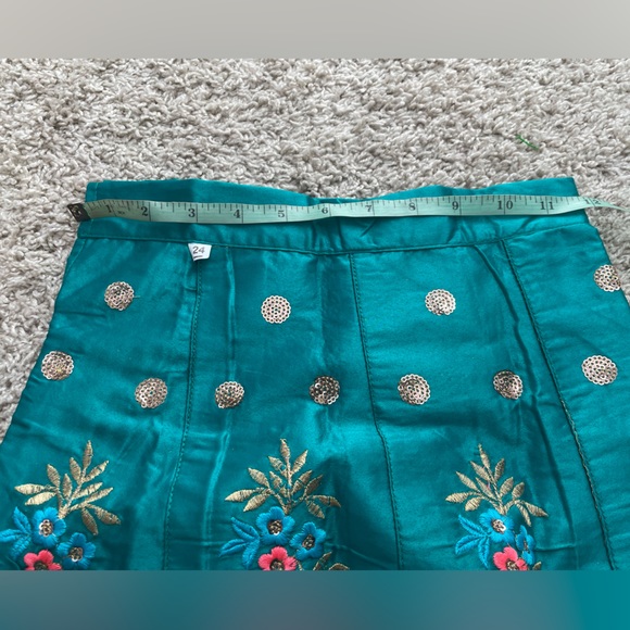 NWOT 3 piece kids lehenga choli in size 24 - Picture 7 of 8